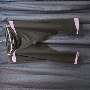 Under Armour xl work out pants. Black and Purple.  Great condition